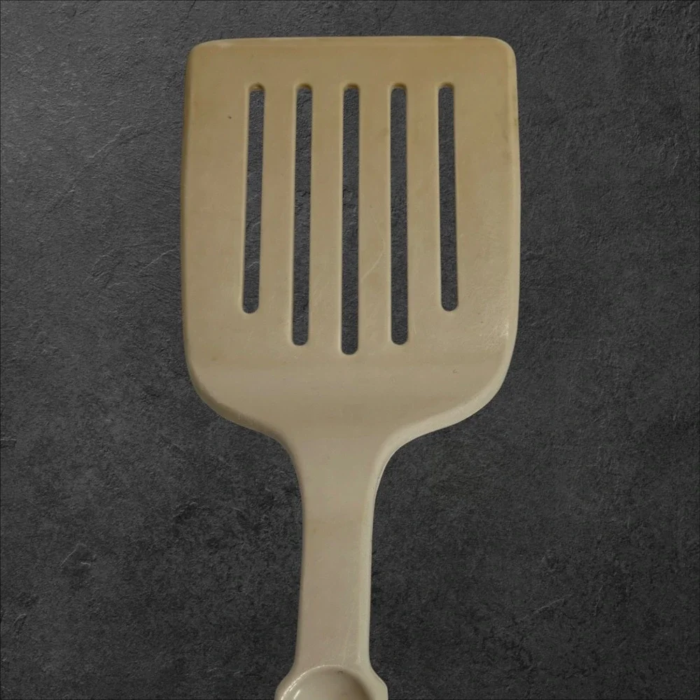 EKCO‎ Spatula Turner 10in Almond Vintage Slotted Plastic USA